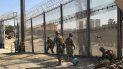 Un grupo de soldados estadounidenses refuerza la seguridad en uno de los pasos fronterizos de entre San Diego (California) y Tijuana (México). Un grupo de soldados estadounidenses refuerza la seguridad en uno de los pasos fronterizos de entre San Diego (California) y Tijuana (México).