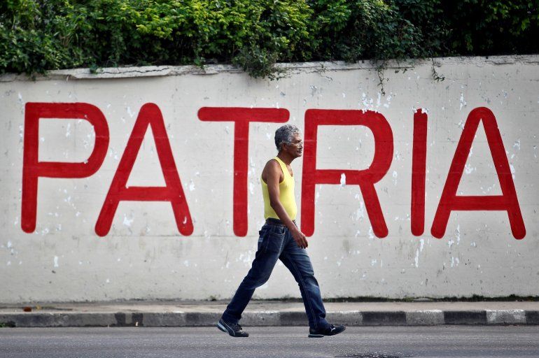 Políticos e intelectuales cuestionan la reforma de la 