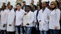 Los doctores cubanos trabajarán en los estados más requeridos de fortalecer la dirección de sus CDI, instituciones esenciales dentro de las Áreas de Salud Integral Comunitaria (ASIC). Los doctores cubanos trabajarán en los estados más requeridos de fortalecer la dirección de sus CDI, instituciones esenciales dentro de las Áreas de Salud Integral Comunitaria (ASIC).