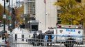 Varios policías montan guardia en el exterior de una corte federal en Brooklyn, Nueva York, donde se celebra el juicio por narcotráfico contra el mexicano Joaquín El Chapo Guzmán Loera. Varios policías montan guardia en el exterior de una corte federal en Brooklyn, Nueva York, donde se celebra el juicio por narcotráfico contra el mexicano Joaquín El Chapo Guzmán Loera.