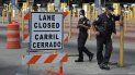 La Oficina de Aduanas y Protección Fronteriza (CBP) cerró hoy parcialmente carriles en los cruces internacionales de San Ysidro y Otay Mesa, entre California y México, para la instalación de cercos de seguridad en anticipo a la llegada a la frontera de las caravanas de migrantes. La Oficina de Aduanas y Protección Fronteriza (CBP) cerró hoy parcialmente carriles en los cruces internacionales de San Ysidro y Otay Mesa, entre California y México, para la instalación de cercos de seguridad en anticipo a la llegada a la frontera de las caravanas de migrantes.