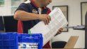 Funcionario de elecciones de Miami-Dade en el reconteo de las boletas electorales Funcionario de elecciones de Miami-Dade en el reconteo de las boletas electorales
