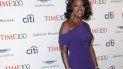 Davis interpreta en Widows a Veronica Rawlins, la esposa del cabecilla de una banda criminal (Neeson) que decide perpetrar un golpe con la ayuda de las otras viudas cuando el grupo de delincuentes muere en un asalto fallido. Davis interpreta en Widows a Veronica Rawlins, la esposa del cabecilla de una banda criminal (Neeson) que decide perpetrar un golpe con la ayuda de las otras viudas cuando el grupo de delincuentes muere en un asalto fallido.