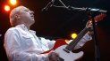 Como artista en solitario el músico, que ha ganado varios premios Grammy tiene otro planteamiento: los álbumes siguen estando fantásticamente producidos pero están menos pulidos. Como artista en solitario el músico, que ha ganado varios premios Grammy tiene otro planteamiento: los álbumes siguen estando fantásticamente producidos pero están menos pulidos.