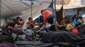 Los mensajes contra su estancia en Tijuana, frontera de México con San Diego (California, EEUU), han pasado del anonimato en redes sociales, a manifestaciones en su contra que llegaron al punto de confrontación física. Los mensajes contra su estancia en Tijuana, frontera de México con San Diego (California, EEUU), han pasado del anonimato en redes sociales, a manifestaciones en su contra que llegaron al punto de confrontación física.