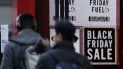 Varios carteles anuncian múltiples rebajas durante la celebración del Black Friday en EEUU. Varios carteles anuncian múltiples rebajas durante la celebración del Black Friday en EEUU.