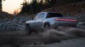 Rivian se propone iniciar la nueva era para los camiones ligeros tipo pick-up. Rivian se propone iniciar la nueva era para los camiones ligeros tipo pick-up.