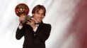 El croata se convierte en el primer futbolista distinto a Lionel Messi y Cristiano Ronaldo en llevarse el galardón en la última década. El croata se convierte en el primer futbolista distinto a Lionel Messi y Cristiano Ronaldo en llevarse el galardón en la última década.