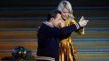 Finalmente, Solveig, quien hizo el comentario sexista y Hegerberg acabaron bailando agarrados, mientras sonaba Frank Sinatra. Finalmente, Solveig, quien hizo el comentario sexista y Hegerberg acabaron bailando agarrados, mientras sonaba Frank Sinatra.