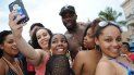 Miles de jóvenes acuden a Miami Beach estos días. Miles de jóvenes acuden a Miami Beach estos días.