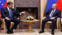El presidente ruso Vladímir Putin (d) y Nicolás Maduro, durante la reunión que celebraron en la residencia de Novo-Ogaryovo, en las afueras de Moscú, Rusia, el 5 de diciembre de 2018. El presidente ruso Vladímir Putin (d) y Nicolás Maduro, durante la reunión que celebraron en la residencia de Novo-Ogaryovo, en las afueras de Moscú, Rusia, el 5 de diciembre de 2018.