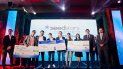 Participantes de la cumbre Seedstars muestran sus premios. Participantes de la cumbre Seedstars muestran sus premios.