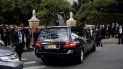 La carroza fúnebre con el féretro del expresidente Belisario Betancur llega a la capilla del Gimnasio Moderno hoy en Bogotá. La carroza fúnebre con el féretro del expresidente Belisario Betancur llega a la capilla del Gimnasio Moderno hoy en Bogotá.