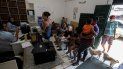 Varios pacientes esperan atención médica en la Unidad Básica de Salud Jardim Vitória, ubicada en uno de los barrios más pobres del este de Sao Paulo. Varios pacientes esperan atención médica en la Unidad Básica de Salud Jardim Vitória, ubicada en uno de los barrios más pobres del este de Sao Paulo.
