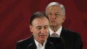 El secretario mexicano de Seguridad Pública, Alfonso Durazo (frente), acompañado del presidente de México, Andrés Manuel López Obrador. El secretario mexicano de Seguridad Pública, Alfonso Durazo (frente), acompañado del presidente de México, Andrés Manuel López Obrador.