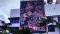 La imagen del artista de 37 años muestra al intérprete de éxitos como El Perdón, Si tú la ves y Travesuras rodeado de relojes y portando la gorra negra que lo caracteriza. La imagen del artista de 37 años muestra al intérprete de éxitos como El Perdón, Si tú la ves y Travesuras rodeado de relojes y portando la gorra negra que lo caracteriza.