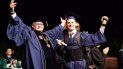 El rector de la Universidad Internacional de la Florida, Mark Rosenberg, junto al joven Aldo Amenta, durante el acto de graduación de este fin de semana. El rector de la Universidad Internacional de la Florida, Mark Rosenberg, junto al joven Aldo Amenta, durante el acto de graduación de este fin de semana.