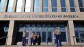 Expertos médicos de la Universidad de Miami (UM) aseguraron que el personal de la embajada de EEUU. en Cuba sufrió daños en el oído interno y trastornos de equilibrio. Expertos médicos de la Universidad de Miami (UM) aseguraron que el personal de la embajada de EEUU. en Cuba sufrió daños en el oído interno y trastornos de equilibrio.