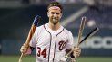 El jardinero estadounidense Bryce Harper, que este año ganó el derby de jonrones, es pretendido por varias organizaciones. El jardinero estadounidense Bryce Harper, que este año ganó el derby de jonrones, es pretendido por varias organizaciones.