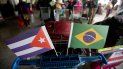 Banderas de Cuba y Brasil usadas por los médicos cubanos a su regreso a Cuba tras el cierre del programa Mas Médicos. Banderas de Cuba y Brasil usadas por los médicos cubanos a su regreso a Cuba tras el cierre del programa Mas Médicos.