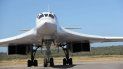 Fotografía cedida por Prensa del Ministerio de Defensa de Venezuela, muestra uno de los dos bombarderos rusos Tu-160, llegados desde Rusia. Fotografía cedida por Prensa del Ministerio de Defensa de Venezuela, muestra uno de los dos bombarderos rusos Tu-160, llegados desde Rusia.