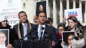 El congresista demócrata por Texas, Joaquín Castro, habla durante una rueda de prensa. El congresista demócrata por Texas, Joaquín Castro, habla durante una rueda de prensa.
