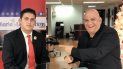 Juan Juan Almeida (der.) entrevista al joven opositor cubano Félix Yuniel Llerena. Juan Juan Almeida (der.) entrevista al joven opositor cubano Félix Yuniel Llerena.
