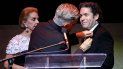 El director de orquesta venezolano Gustavo Dudamel recibe la Medalla Páez de las Artes de 2018 de manos de Ali Cordero Casal, director del Fondo Venezolano Americano. El director de orquesta venezolano Gustavo Dudamel recibe la Medalla Páez de las Artes de 2018 de manos de Ali Cordero Casal, director del Fondo Venezolano Americano.