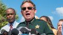 El aguacil Scott Israel habla a la prensa tras la masacre en el instituto Marjory Stoneman Douglas, en Parkland, el 14 de febrero de 2018. El aguacil Scott Israel habla a la prensa tras la masacre en el instituto Marjory Stoneman Douglas, en Parkland, el 14 de febrero de 2018.