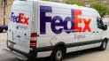 Un vehículo de FedEx. Un vehículo de FedEx.