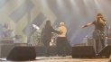 El fan se presentó como Jay from Bombay y durante el (demasiado) tiempo que pasó en el escenario, se acercó repetidamente al micrófono, berreó y se paseó saludando a los músicos y haciendo todo tipo de monerías. El fan se presentó como Jay from Bombay y durante el (demasiado) tiempo que pasó en el escenario, se acercó repetidamente al micrófono, berreó y se paseó saludando a los músicos y haciendo todo tipo de monerías.