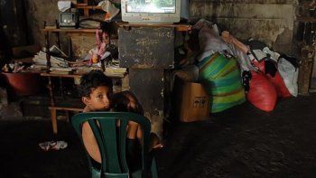 Fotografía de 2007 de un niño en su casa en Managua, Nicaragua.