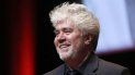 Almodóvar recibió el galardón de la actriz Tamsin Greig, que trabajó en el West End de Londres en la adaptación al teatro de su famosa película Mujeres al borde de un ataque de nervios. Almodóvar recibió el galardón de la actriz Tamsin Greig, que trabajó en el West End de Londres en la adaptación al teatro de su famosa película Mujeres al borde de un ataque de nervios.
