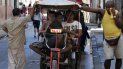Nuestro trabajo consiste más en esquivar policías e inspectores que en transportar personas. Nuestro trabajo consiste más en esquivar policías e inspectores que en transportar personas.