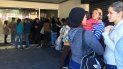 Emigrantes venezolanos hacen fila este para abordar alguno de los aviones que se dirigen a Caracas esta semana. Emigrantes venezolanos hacen fila este para abordar alguno de los aviones que se dirigen a Caracas esta semana.