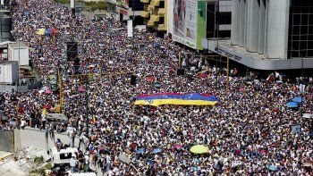 Opositores venezolanos participan en una marcha contra el régimen de Nicolás Maduro y en apoyo al presidente encargado de Venezuela, Juan Guaidó, este sábado 2 de febrero de 2019 en Caracas, Venezuela.