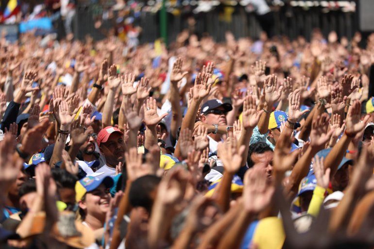 Los asistentes juraron mantenerse en las calles hasta que cese la usurpación de Nicolás Maduro.