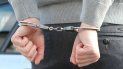 Una persona detenida podría ser entergada a ICE si no pruena su estatus legal en el país. Una persona detenida podría ser entergada a ICE si no pruena su estatus legal en el país.