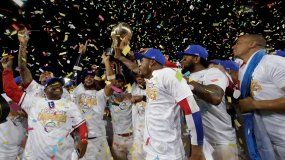 Por su condición de invitado, y a pesar de ser el anfitrión, Panamá no recibirá ningún premio en metálico por el galardón, según la Confederación de Béisbol Profesional del Caribe, lo que provocó disgusto en los miles de aficionados.