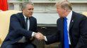 El presidente estadounidense, Donald Trump (d), estrecha la mano del presidente de Colombia, Iván Duque (i), este miércoles en el despacho Oval de la Casa Blanca, en Washington (Estados Unidos). El presidente estadounidense, Donald Trump (d), estrecha la mano del presidente de Colombia, Iván Duque (i), este miércoles en el despacho Oval de la Casa Blanca, en Washington (Estados Unidos).