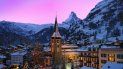 La exclusiva estación de esquí de Zermatt se encuentra en el cantón suizo de Valais. La exclusiva estación de esquí de Zermatt se encuentra en el cantón suizo de Valais.