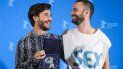 El realizador Manuel Abramovich y el productor bogdan Georgescu muestran el Oso de Plata que la Berlinale otorgó al filme Blue Boy. El realizador Manuel Abramovich y el productor bogdan Georgescu muestran el Oso de Plata que la Berlinale otorgó al filme Blue Boy.
