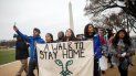 Imagen de archivo que muestra a un grupo de jóvenes soñadores en una protesta en la ciudad de Washington a favor de la permanencia de DACA. Imagen de archivo que muestra a un grupo de jóvenes soñadores en una protesta en la ciudad de Washington a favor de la permanencia de DACA.