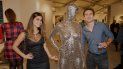 Tatiana Pernetti y Emilio Cubero posan junto a una de las piezas en exhibición en Art Wynwood. Tatiana Pernetti y Emilio Cubero posan junto a una de las piezas en exhibición en Art Wynwood.