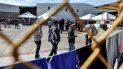 La fronteriza ciudad mexicana de Piedras Negrascomenzó a cerrar este domingo el albergue de migrantes, tras reubicar a más de la mitad de los que llegaron a principios de febrero con el objetivo de cruzar a Estados Unidos. La fronteriza ciudad mexicana de Piedras Negrascomenzó a cerrar este domingo el albergue de migrantes, tras reubicar a más de la mitad de los que llegaron a principios de febrero con el objetivo de cruzar a Estados Unidos.