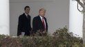 El presidente Donald Trump camina por uno de los pasillos de la Casa Blanca junto a su yerno Jared Kushner en marzo de 2017. El presidente Donald Trump camina por uno de los pasillos de la Casa Blanca junto a su yerno Jared Kushner en marzo de 2017.