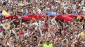 Centenares de personas se dan cita en el puente Tienditas para presenciar el concierto Venezuela Aid Live. Centenares de personas se dan cita en el puente Tienditas para presenciar el concierto Venezuela Aid Live.