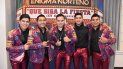 El cancionero del grupo mexicano, originario de Culiacán (Sinaloa), lo completan los Nuevos Ilegales, El seis; Revolver Cannabis, El hombre Marlboro, y Grupo H-100, Que seas feliz. El cancionero del grupo mexicano, originario de Culiacán (Sinaloa), lo completan los Nuevos Ilegales, El seis; Revolver Cannabis, El hombre Marlboro, y Grupo H-100, Que seas feliz.