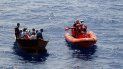 Fotografía del 18 de mayo de 2007 divulgada por la Guardia Costera de EEUU que muestra a varios balseros cubanos interceptados a unas 82 millas al suroeste de Cayo Hueso, Florida. Fotografía del 18 de mayo de 2007 divulgada por la Guardia Costera de EEUU que muestra a varios balseros cubanos interceptados a unas 82 millas al suroeste de Cayo Hueso, Florida.