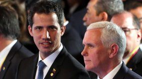  El vicepresidente de los Estados Unidos, Mike Pence (d), y el mandatario interino de Venezuela, Juan Guaidó (i).